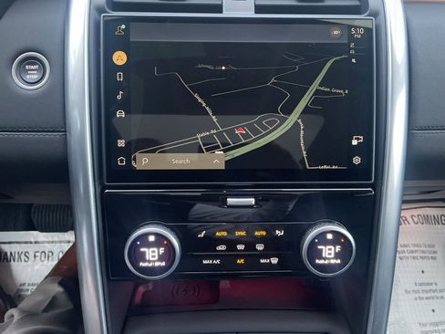 Used 2024 Land Rover Discovery S image 18