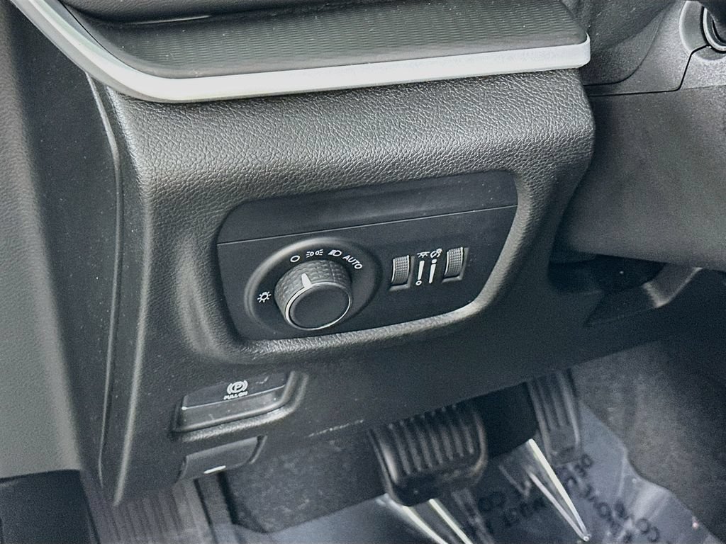 Certified 2024 Jeep Grand Cherokee Altitude AWD/4WD image 18