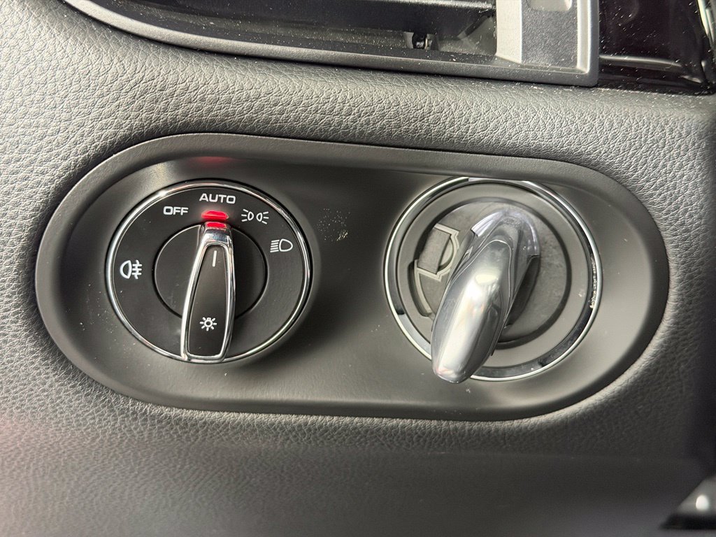 Certified 2024 Porsche Macan S AWD/4WD image 30