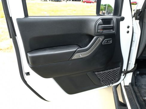 Used 2018 Jeep Wrangler Unlimited Sport S AWD/4WD image 39