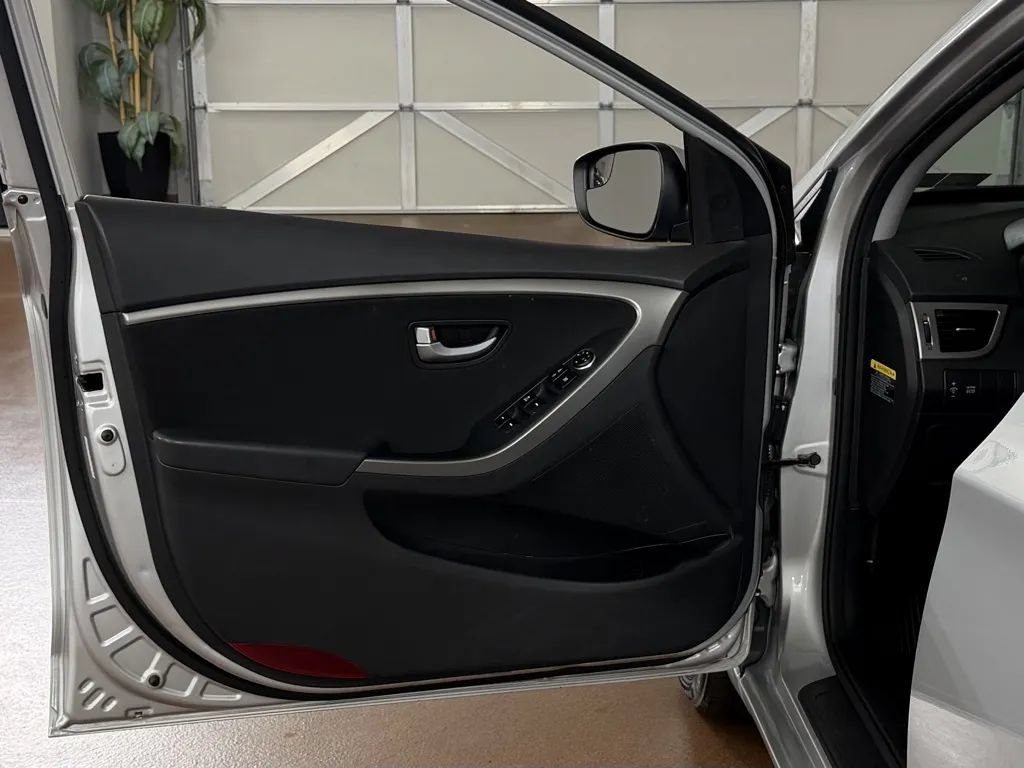 Used 2016 Hyundai Elantra GT FWD image 14