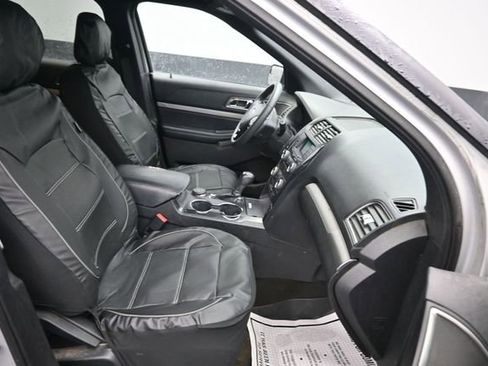 Used 2018 Ford Explorer XLT AWD/4WD image 7