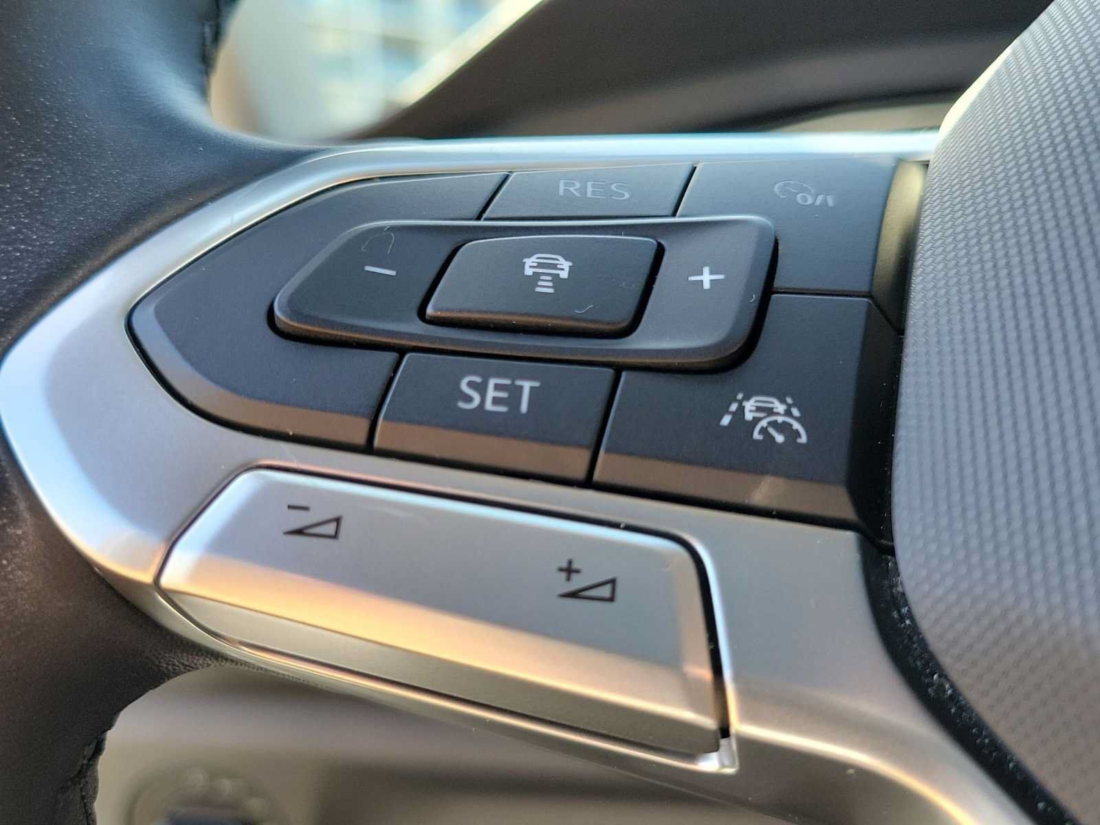 Used 2023 Volkswagen Jetta SE w/ Panoramic Sunroof Package FWD image 21