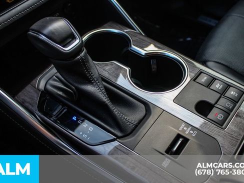 Used 2023 Toyota Highlander Limited image 39