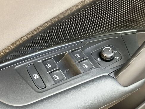 New 2026 Volkswagen Tiguan SE FWD image 17