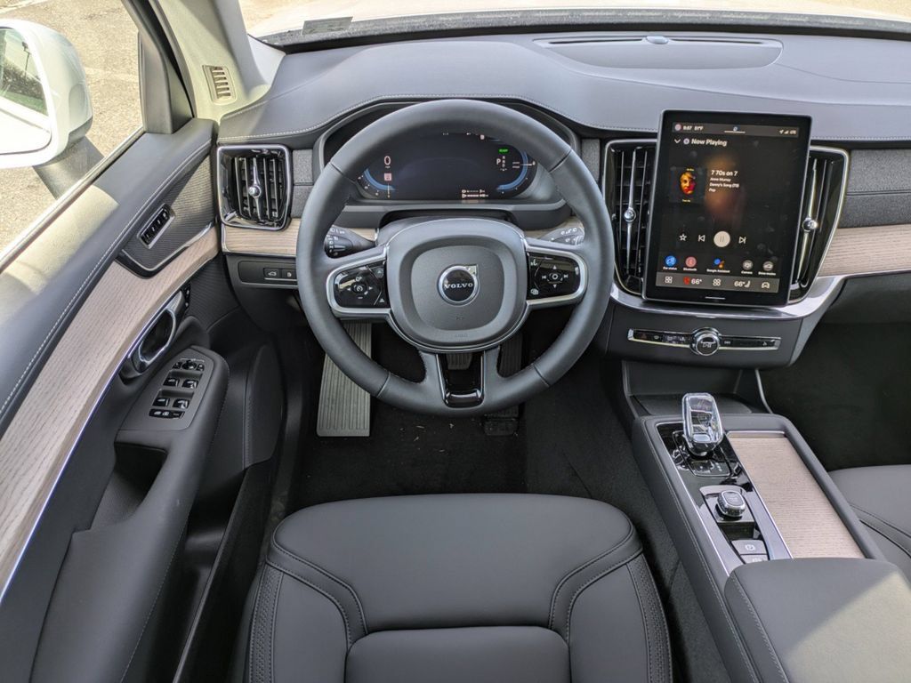 New 2025 Volvo XC90 T8 Core w/ Climate Package AWD/4WD image 18