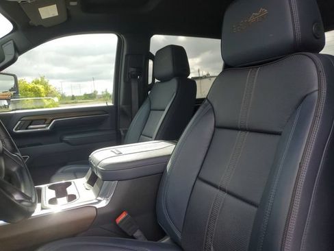 Certified 2025 Chevrolet Silverado 2500 High Country w/ Technology Package AWD/4WD image 2