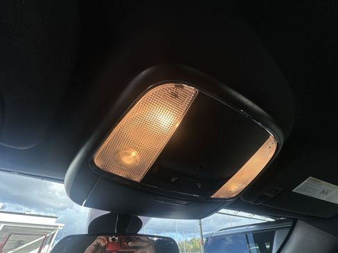 Used 2019 Jeep Grand Cherokee Laredo image 16