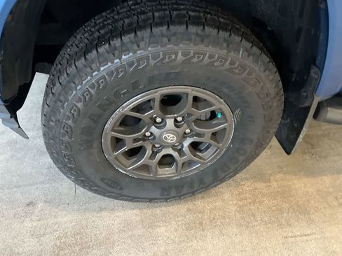 Used 2018 Toyota Tacoma SR5 image 10