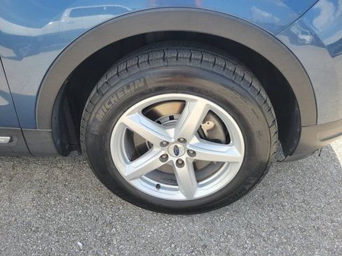 Certified 2018 Ford Explorer XLT FWD image 11