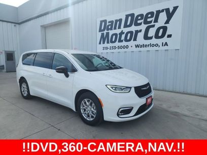 New 2026 Chrysler Pacifica Select