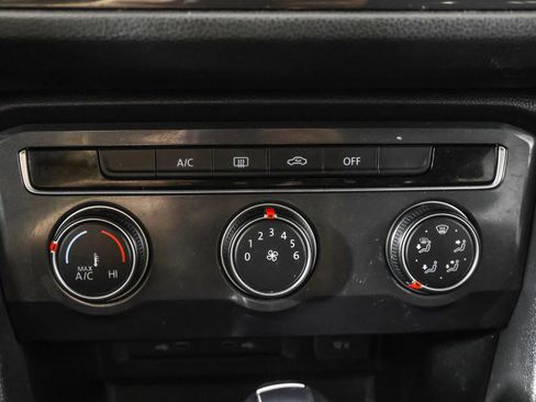 Used 2020 Volkswagen Tiguan S image 29