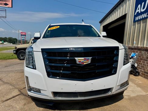 Used 2016 Cadillac Escalade Premium AWD/4WD image 4
