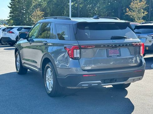 Used 2025 Ford Explorer Active w/ Active Comfort Package RWD image 7