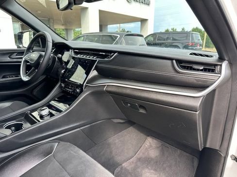 Used 2024 Jeep Grand Cherokee Altitude RWD image 47