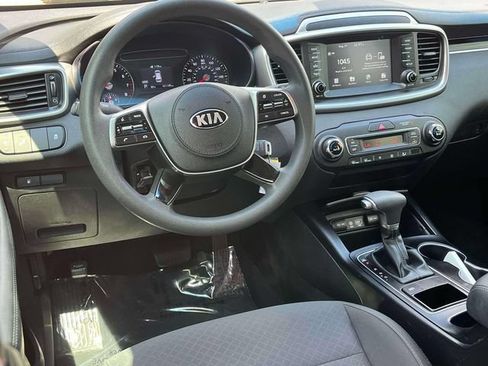 Used 2019 Kia Sorento FWD V6 image 14