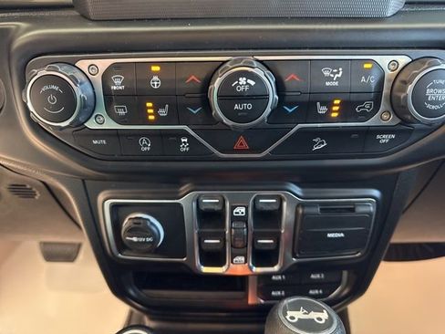 Used 2020 Jeep Wrangler Unlimited Sahara w/ Cold Weather Group image 20