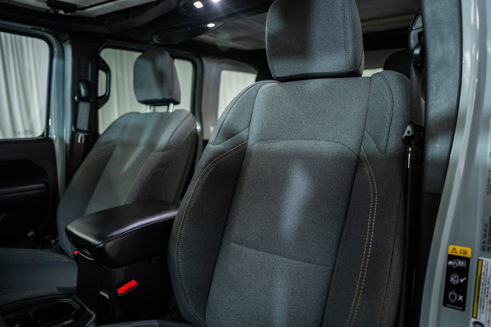 Used 2024 Jeep Wrangler Unlimited AWD/4WD image 44
