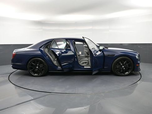 Used 2025 Bentley Flying Spur Plug-In Hybrid image 41