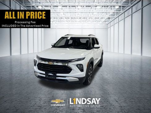 Used 2025 Chevrolet TrailBlazer LT FWD image 1
