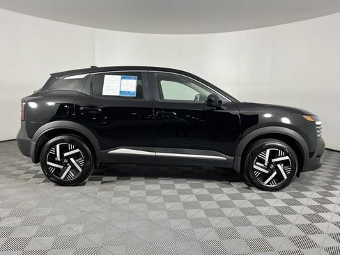 Used 2025 Nissan Kicks SV FWD image 9