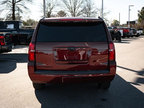 Used 2017 Chevrolet Suburban LT image 9