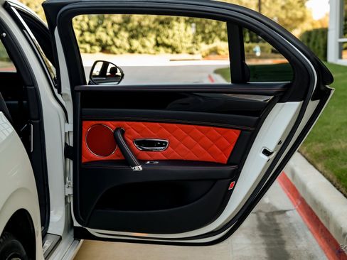 Used 2018 Bentley Flying Spur S V8 image 96