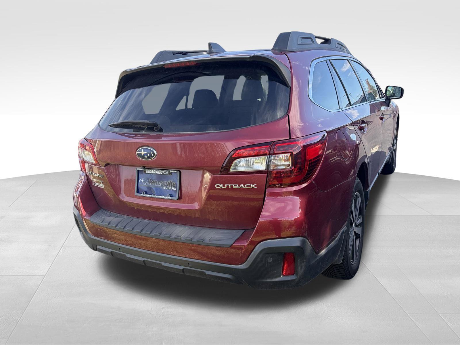 Used 2018 Subaru Outback 2.5i Limited AWD/4WD image 3