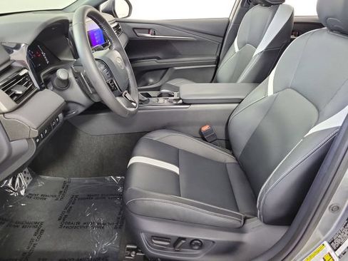 Used 2025 Toyota Camry SE w/ Convenience Package FWD image 19