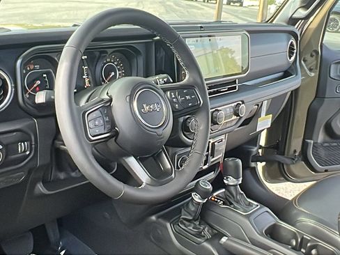 New 2025 Jeep Gladiator Sport image 15