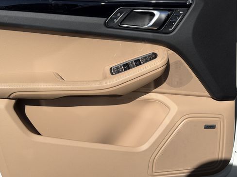 Certified 2022 Porsche Macan image 22