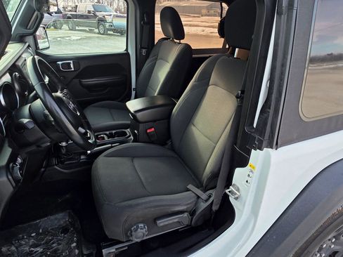 Used 2018 Jeep Wrangler Sport image 9