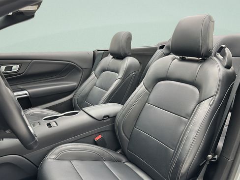 Used 2025 Ford Mustang Premium RWD image 17