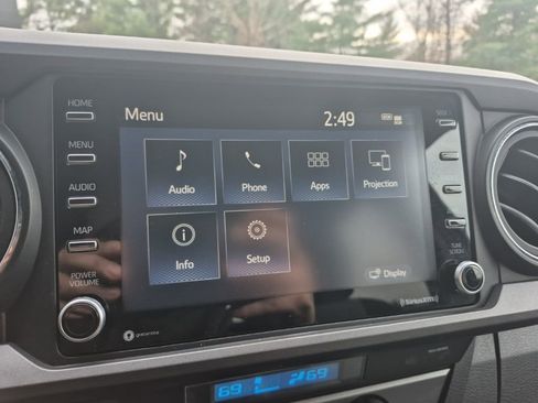 Used 2021 Toyota Tacoma TRD Off-Road w/ Technology Package image 29