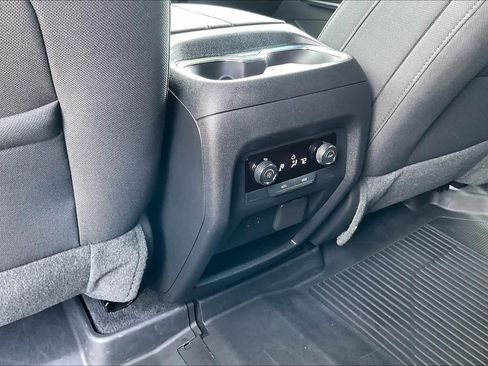 Used 2025 Chevrolet Traverse LT w/ Driver Confidence Package FWD image 34