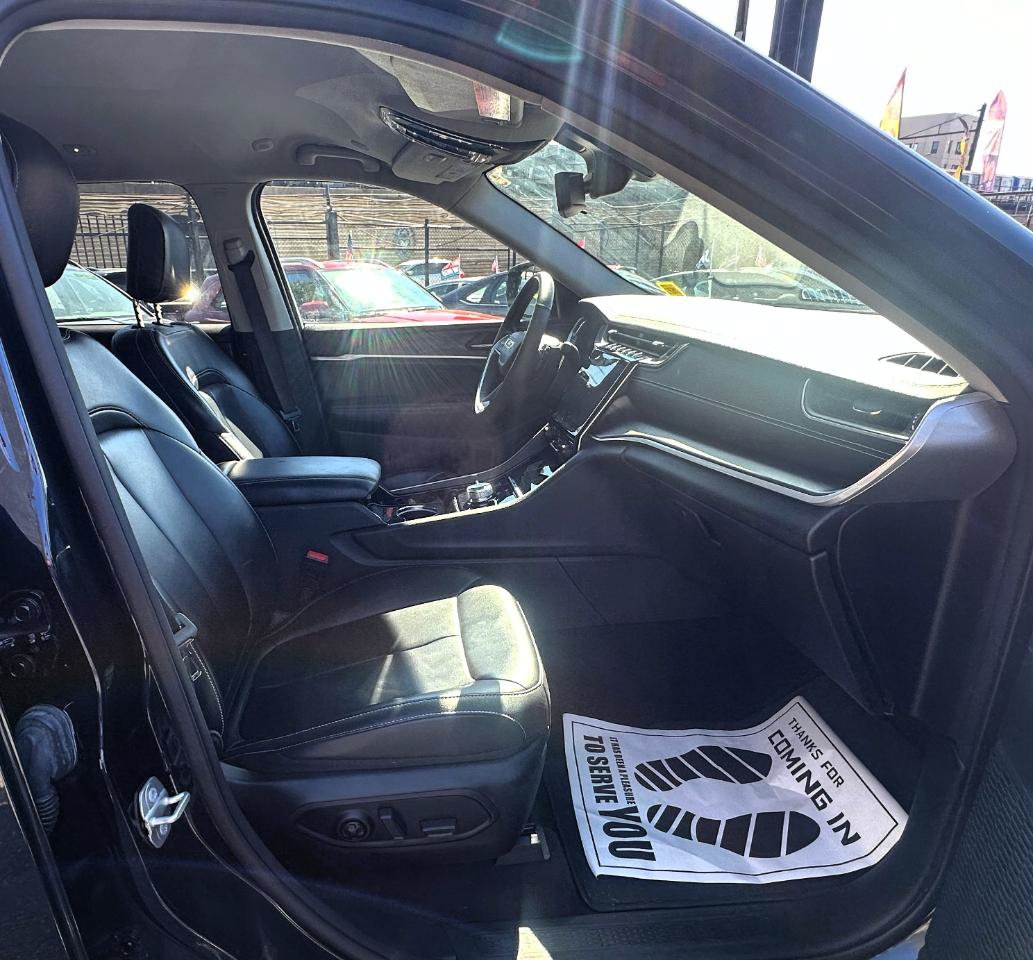 Used 2023 Jeep Grand Cherokee L Limited AWD/4WD image 21