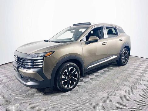 Certified 2025 Nissan Kicks SV w/ SV Premium Package AWD/4WD image 1