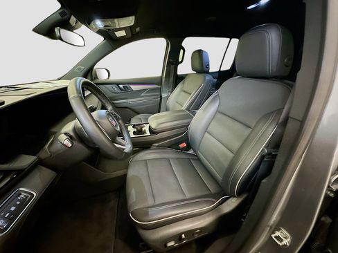 Used 2025 Buick Enclave Preferred image 13