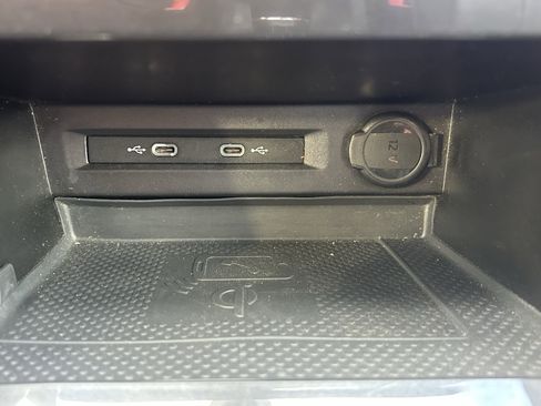 Used 2022 Volkswagen Tiguan SE image 31