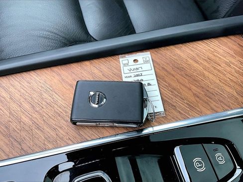 Certified 2023 Volvo XC90 B6 Plus image 36