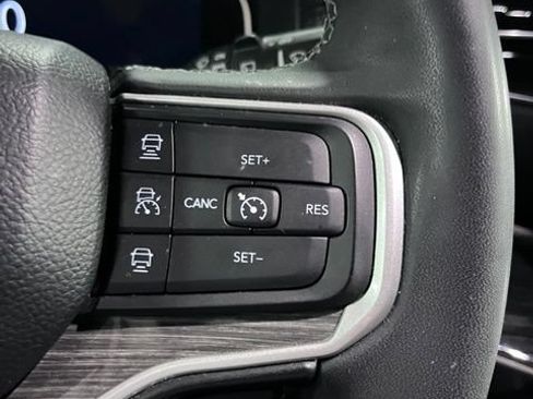 Used 2022 Jeep Wagoneer Series III AWD/4WD image 28
