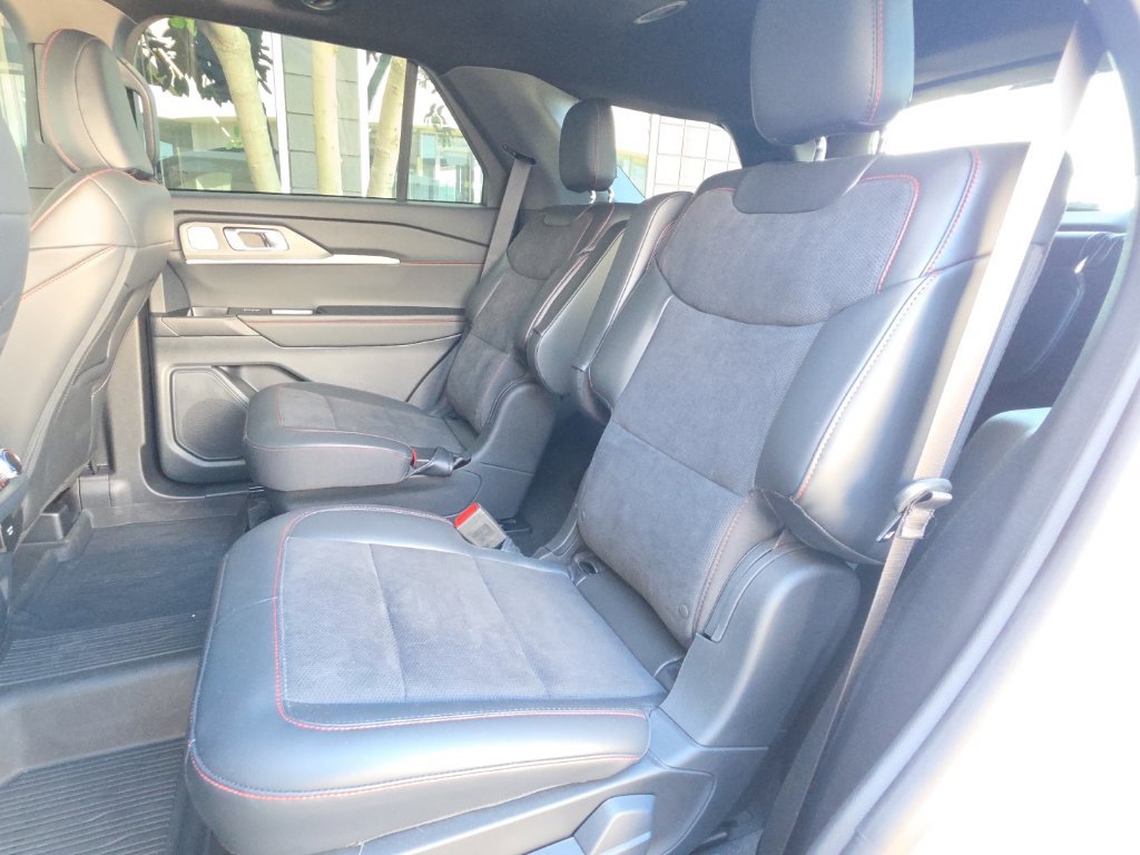 Used 2025 Ford Explorer ST w/ Sun And Sound Package AWD/4WD image 13