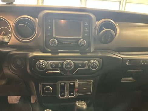 Used 2018 Jeep Wrangler Sport AWD/4WD image 3