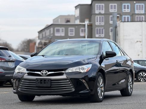Used 2017 Toyota Camry XLE FWD image 1