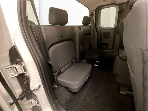 Certified 2025 Nissan Frontier S image 18