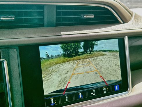 Used 2024 GMC Yukon Denali RWD image 18