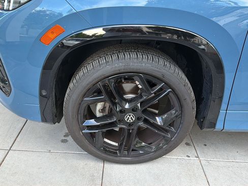 Certified 2025 Volkswagen Tiguan SE R-Line AWD/4WD image 9