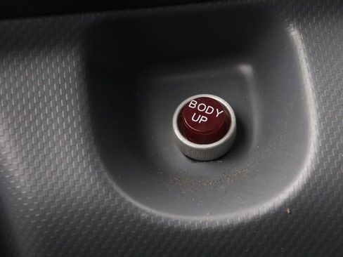 Used 2020 Isuzu NPR image 31