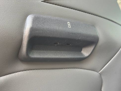 Used 2025 Ford Expedition Active AWD/4WD image 21