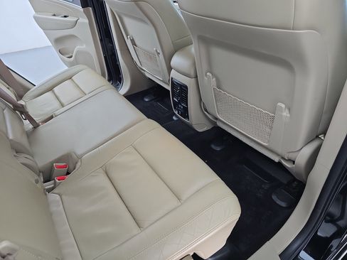 Used 2018 Jeep Grand Cherokee Limited w/ Trailer Tow Group IV image 11